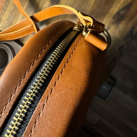 Portland Leather Tan Crossbody Bag Smooth Finish - Picture 3 of 16